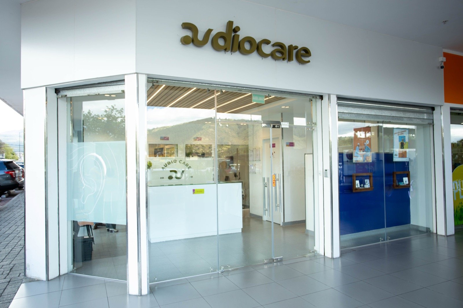 Fachada exterior de Audiocare Quito